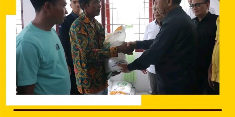 Bupati Paluta Diwakili Wakil Bupati Salurkan BantuanPangan Beras Periode Juni dan Juli 2025