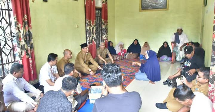 Bupati Armia Kunjungi Kediaman OrangTua Almarhum Syahrul Ramadhan Korban Pengeroyokan Di Negara Jiran