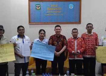 PMK Gelar Aksi Damai di Dinas Pendidikan Kota Pematangsiantar, Kadis Tegaskan Tak Pernah Instruksikan Penjualan Seragam Olahraga