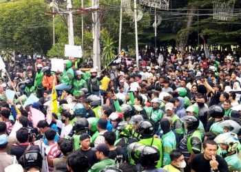Unjuk Rasa di DPRD Kota Pematangsiantar Diwarnai Insiden, Massa Tuntut Pembatalan Tunjangan DPR dan Reformasi Polri