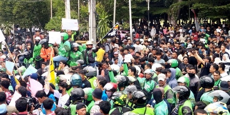 Unjuk Rasa di DPRD Kota Pematangsiantar Diwarnai Insiden, Massa Tuntut Pembatalan Tunjangan DPR dan Reformasi Polri