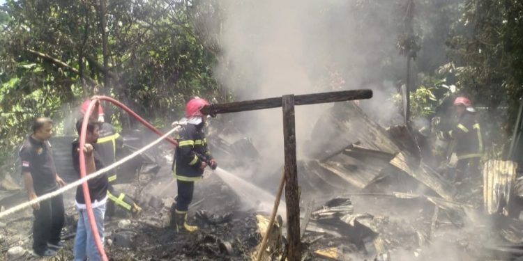 Rumah Lansia di Martoba Ludes Terbakar, Eksekusi Pemadaman Terkendala Jalan Sempit