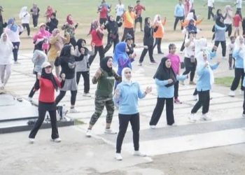 Ketua TP PKK Labusel Gelar Senam Sehat Bersama Masyarakat