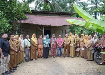 Wabup Labusel Meninjau Anak Terdampak Stunting dan Rumah Tak Layak Huni