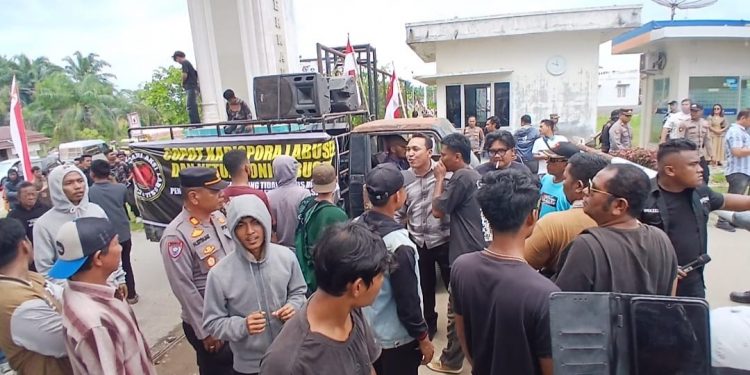 Pemuda Berani Aksi Gelar Unjuk Rasa,Minta Kadis Pemuda Dan Olahraga Labusel Mundur