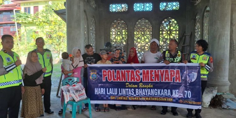 Sat Lantas Polres Kota Pematangsiantar Gelar Program “Polantas Menyapa Go To Pesantren” di Ponpes Modern Terpadu Darul Ihsan