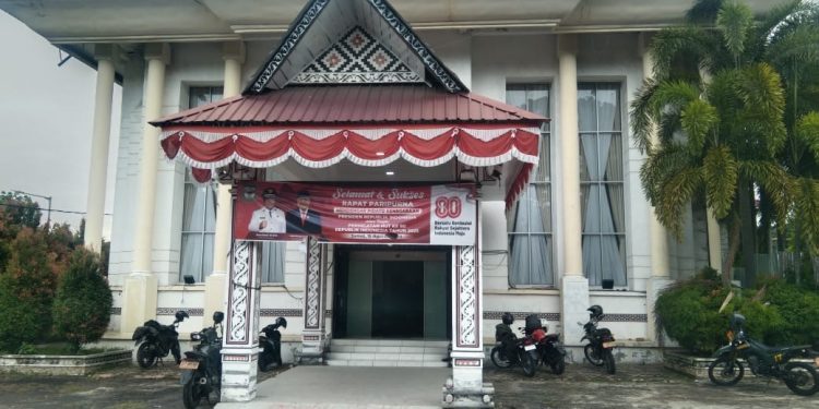Penjagaan Kantor DPRD Kota Pematangsiantar Masih Berlanjut, TNI dan Satpol – PP Dikerahkan Antisipasi Aksi Susulan