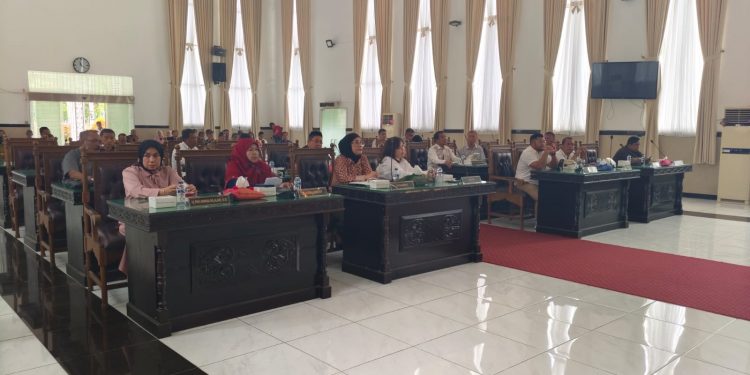 Hendra Pardede: Rapat Paripurna DPRD Pematangsiantar Terkait P-APBD 2025 Ditunda, Wali Kota dan Jajaran OPD Banyak yang Absen.