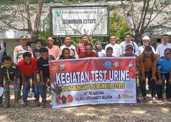 SAT RESNARKOBA POLRES LABUSEL BERSAMA GRANAT DAN LAN GELAR TES URINE KARYAWAN PT RUMBIYA ESTATE