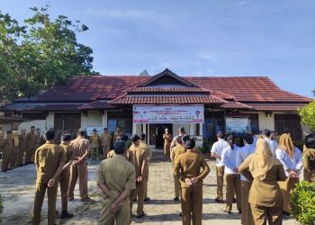 Walikota Singkawang Pimpin Langsung Apel Pagi Bersama Jajaran ASN di Kelurahaan Nyarumkop