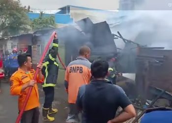 Kios Ayam Belakang Gedung IV Pasar Horas Ludes Terbakar, Diduga Akibat Selang Gas Bocor