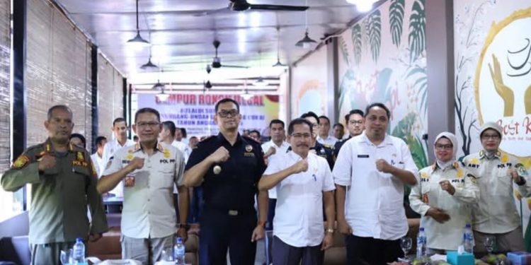 Plt. Asisten Perekonomian Dan Pembangunan Aceh Tamiang Drs.Maddiah M.Pd, Membuka Kegiatan, Gempur Rokok Ilegal