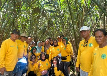 Keluarga Besar Cerita Siantar Dulu (CSD) Gelar Touring dan Wisata Kebun Salak ke Desa Talun Kondot Menggunakan Sepeda Motor