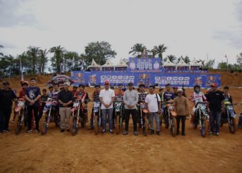 Bupati Labusel Membuka Event Super Grasstrack Piala Bupati Labusel 2025