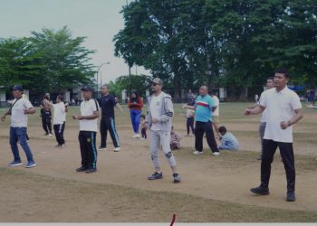 Bupati Fery Sahputra dan Ketua Posyandu Labusel Senam Bersama Masyarakat di SBBK Kotapinang