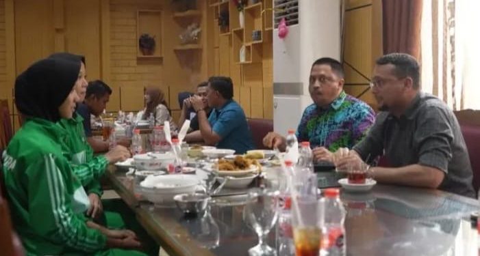 Bupati Labusel Beri Motivasi kepada Dua Atlet Taekwondo Siap Bertanding di POPNAS XVII Jakarta