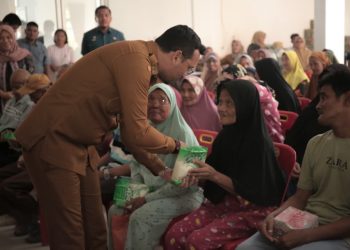 Bupati Fery Sahputra Simatupang Memberi Bantuan dan Buka Bimbingan Sosial bagi Disabilitas, Lansia, dan Masyarakat Rentan di Labusel
