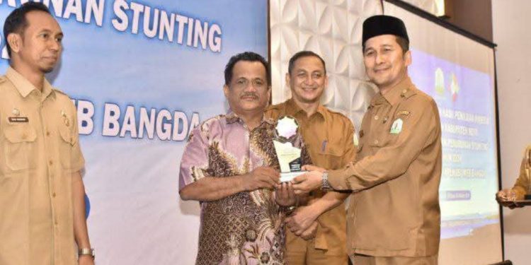 Wabup Aceh Tamiang, Ismail, SE,I Menerima Penghargaan Prediket Terbaik III Dalam Penganugerahan Kinerja Penurunan Stunting