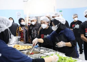 Wamen HAM Tinjau Dapur MBG Polres Singkawang, Pastikan Layanan Gizi Sesuai Standar