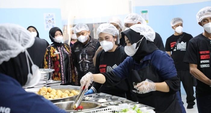 Wamen HAM Tinjau Dapur MBG Polres Singkawang, Pastikan Layanan Gizi Sesuai Standar