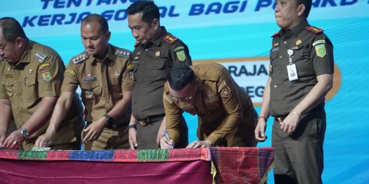 Bupati Labusel Turut Menandatangani MoU Perkuat Pidana Kerja Sosial Bersama Kepala Daerah se-Sumut