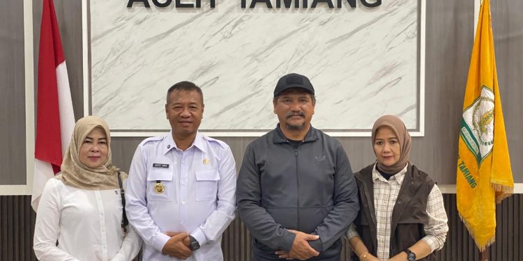 Bupati Armia Fahmi, Terima Kunjungan Bupati Tulungagung, Serahkan Bantuan 17 Ton Beras untuk Korban Banjir