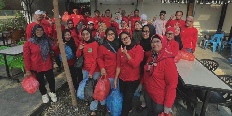 Keluarga Besar Cerita Siantar Dulu (CSD) Berbagi Takjil, Tebar Kebaikan di Jalan Ade Irma Suryani Pematangsiantar