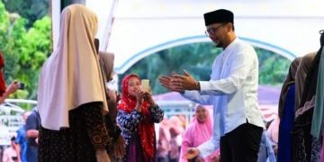 Bupati Labusel Fery Sahputra Serahkan Bantuan dan Perkuat Silaturahmi