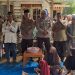 Kapolsek Torgamba Bersama Personel Melayat dan Berikan Trauma Healing kepada Keluarga Korban Pengeroyokan di Aek Batu