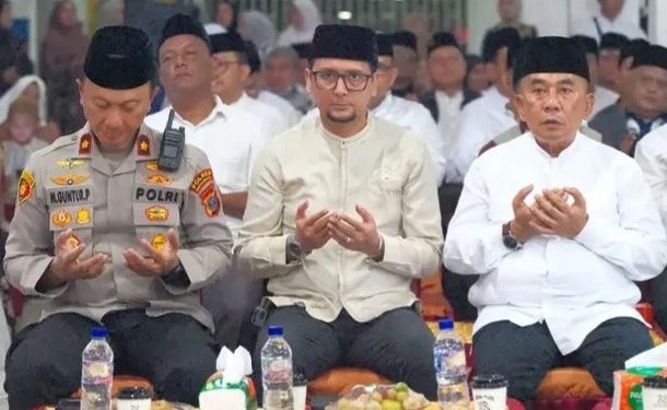 Bupati Labusel Fery Sahputra Simatupang Lepas 147 Calon Jemaah Haji ke Tanah Suci
