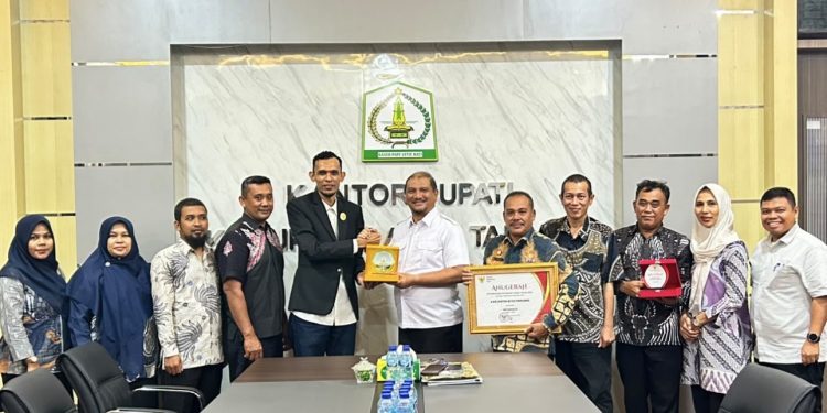 Pemkab Aceh Tamiang Raih Penghargaan Keterbukaan Informasi Publik 2025 Dari Komisi Informasi Aceh