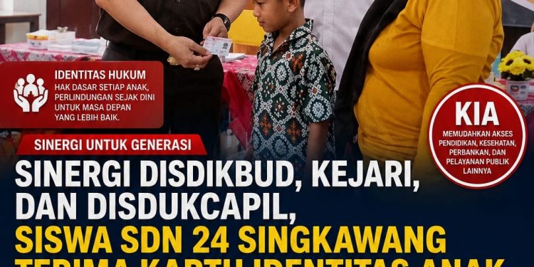 Sinergi Disdukcapil, Kejari, dan Dinas Pendidikan, Siswa SDN 24 Singkawang Terima Kartu Identitas Anak