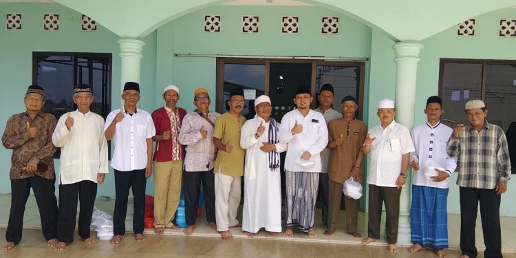 Cerita Siantar Dulu (CSD) Gelar Jumat Barokah, Bagikan Nasi Kotak kepada Jemaah Masjid Taqwa Pematangsiantar