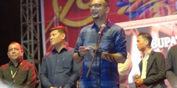 Bupati Labusel Hadiri Semarak 35 Tahun Transfest, Tandatangani Prasasti Monumen Transmigrasi Teluk Panji IV