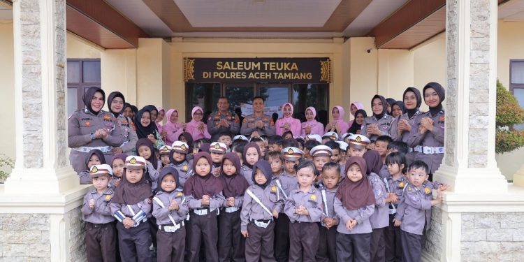 Kapolres Aceh Tamiang Sambut Kunjungan Anak- Anak TK Kemala Bhayangkari 12 Aceh Tamiang