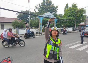 Kabel Menjuntai Rendah di Depan SMPN IV Siantar, Polisi Soroti Ancaman Keselamatan Siswa