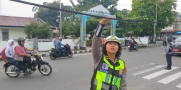 Kabel Menjuntai Rendah di Depan SMPN IV Siantar, Polisi Soroti Ancaman Keselamatan Siswa